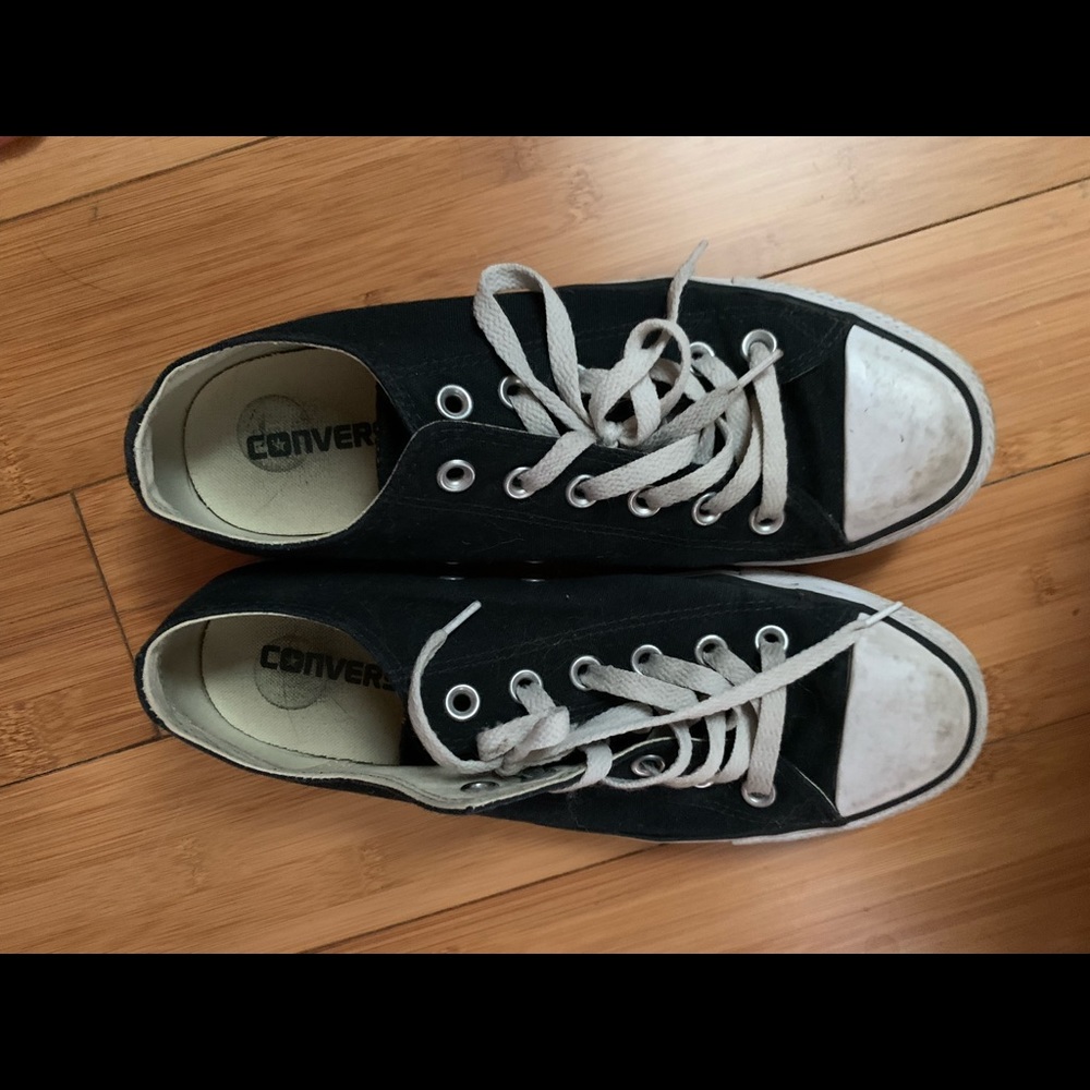 Converse. Women’s size 9
